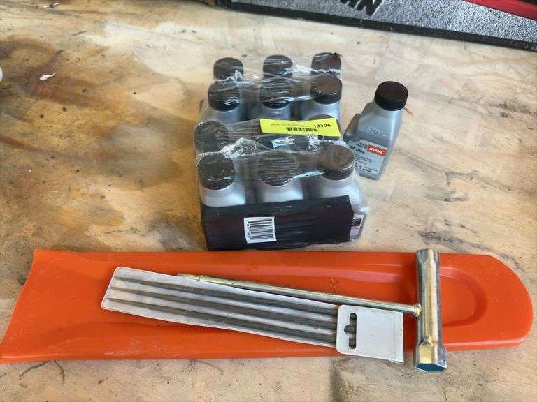 Stihl chainsaw cover, files and oil image