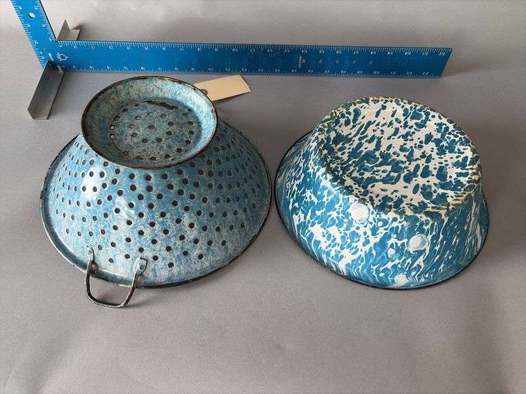 Blue enamelware image