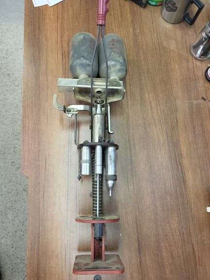 Shotgun reloading press image