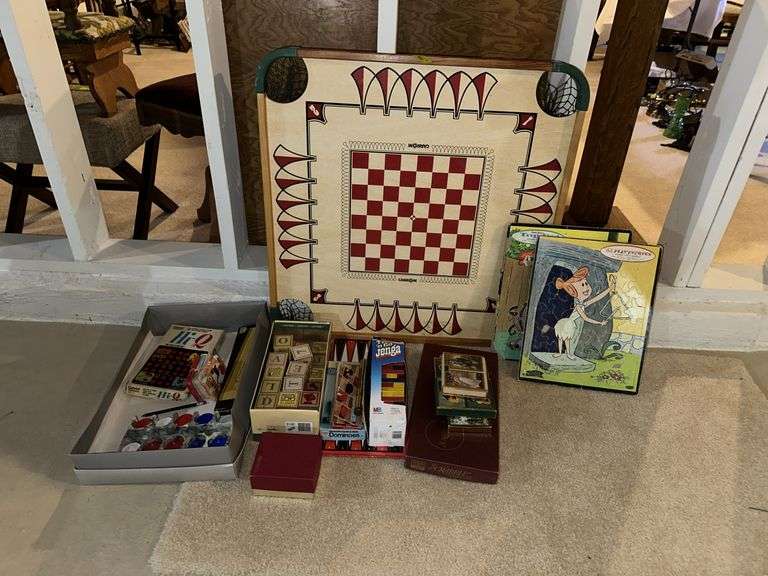 Carom board, games, checkers, puzzles, wooden blocks, etc...