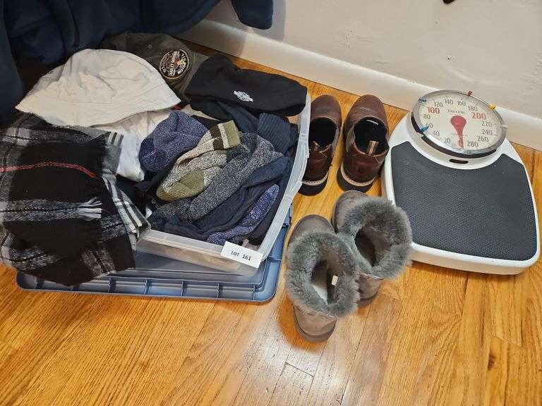 Men's Socks, Winter Hats, Men's Shoes Size 9, Scale image
