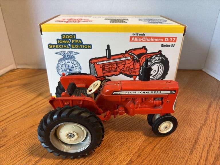 1:16 scale Scale Models Allis Chalmers D-17, with box image