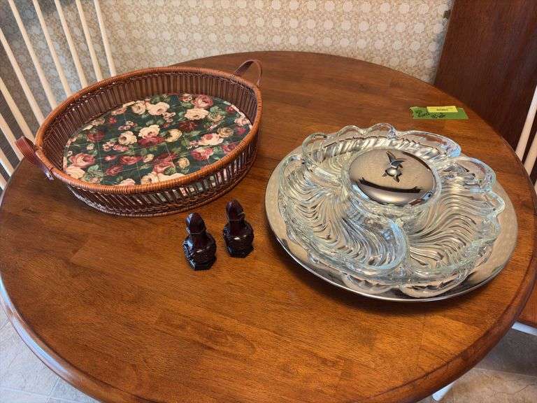 Cape Cod S&P shakers, serving basket, divided relish tray image