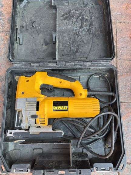 Dewalt Jig saw in black case