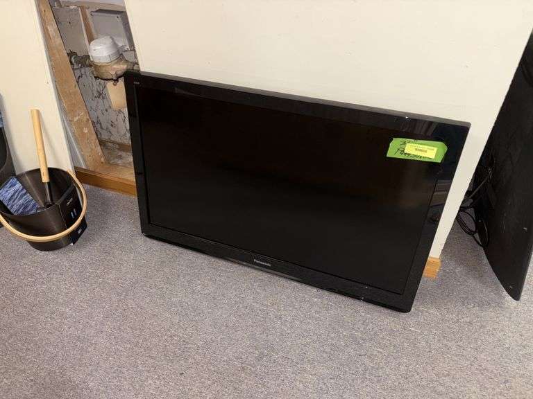 Panasonic 37” TV Model TC-L37U3 No remote image