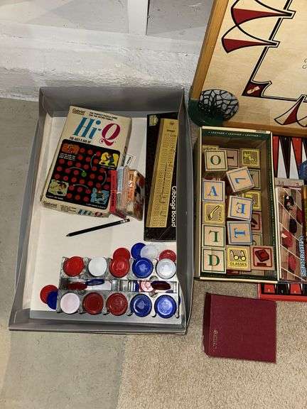 Carom board, games, checkers, puzzles, wooden blocks, etc...