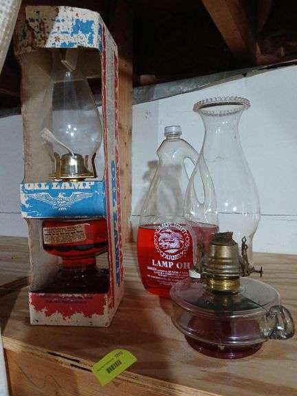 Bracket lamp, new kerosene lamp and lamp oil