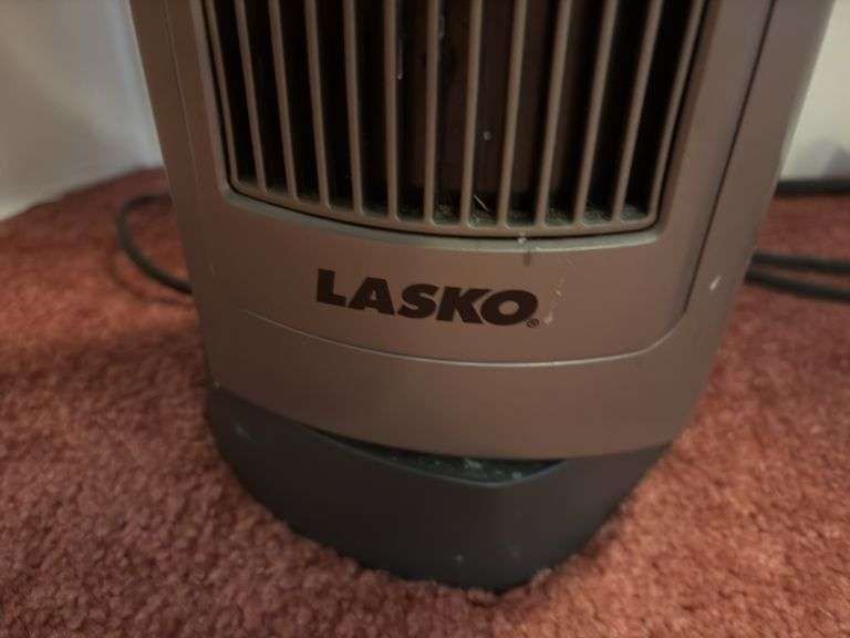Lasko upright heater with remote