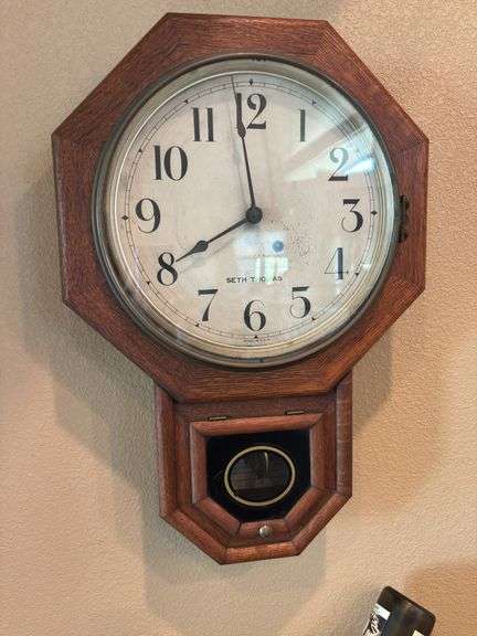 Seth Thomas wall clock with key, owner says does not work