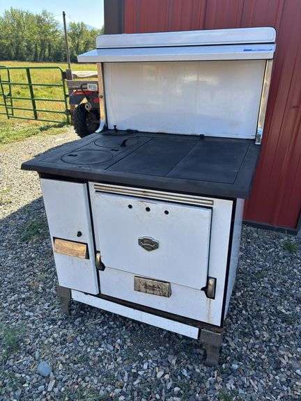 Antique Monarch cast iron enamel cook stove - not functioning, but makes a beautiful decorator piece 34 x 25.5 x 32.5 to cook top image