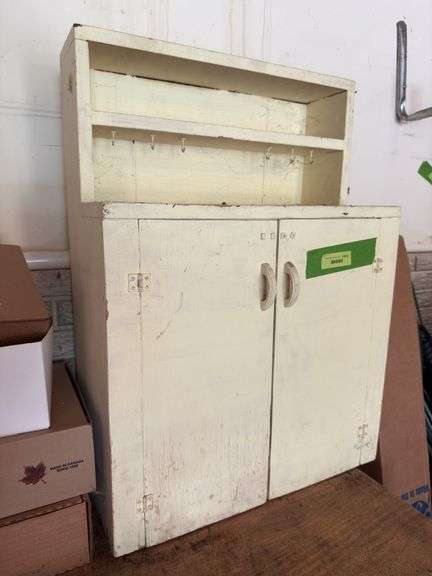 Childs kitchen cupboard 11x22x31