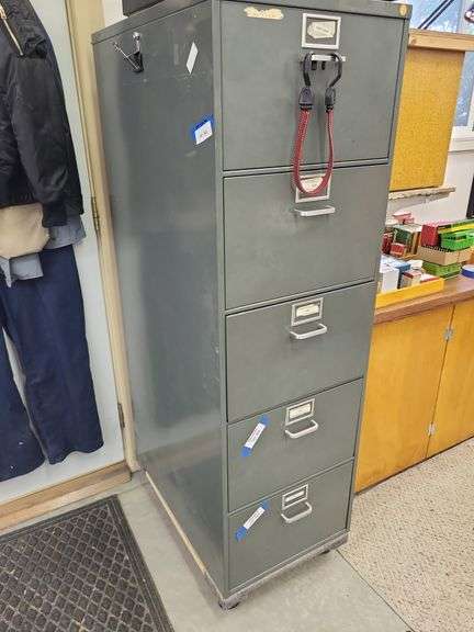 File cabinet 18x28x57 on rollers, no contents image