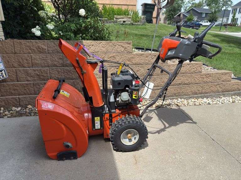 Husqvarna ST224 snowblower Per Seller electric start does not work, mechanically about worn out SOLD AS-IS, PARTS ONLY image