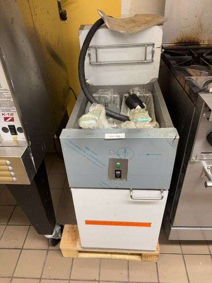 Dean Commercial Deep Fryer with manual image