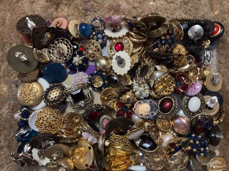 12” round mirrored footed dresser tray and large quantity of brooches, shoe clips for crafting