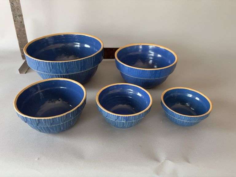 Set of 5 blue stoneware picket fence pattern nested mixing bowls 10/8.5/6.5/5.75/5” The 5.75” is marked Clay City Pottery, Clay City, IN image