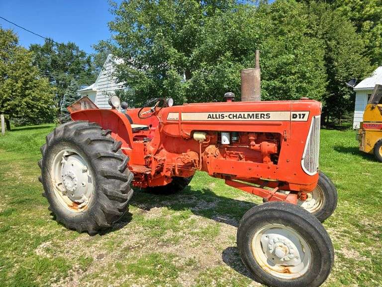 AC D17 series IV tractor, gas, wf, runs and drives image