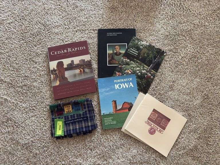 Iowa books and CR decorative towel image