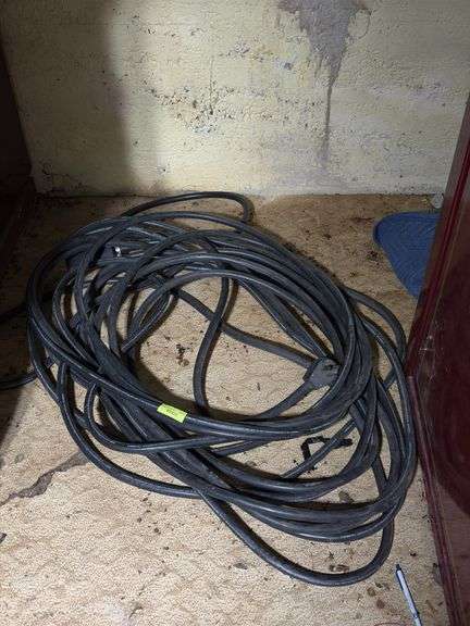 100’ +\- 220V power cord image