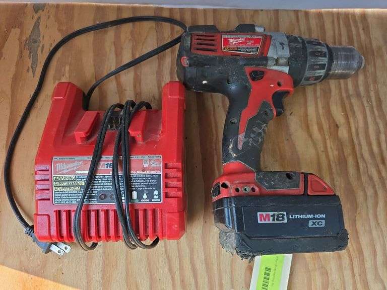 Milwaukee 1/2” hammer drill 2611-20, battery, charger image