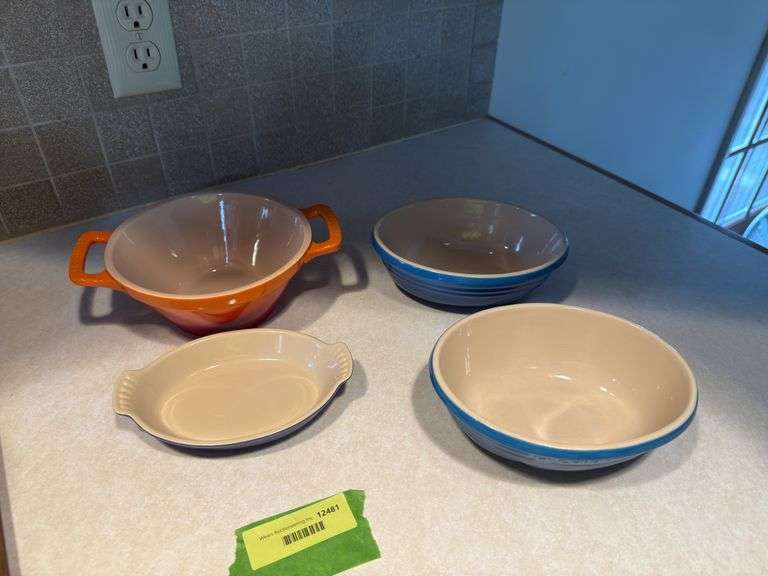 4 pieces of Le Creuset-07.01, (2) 11-41 and a 1033 image