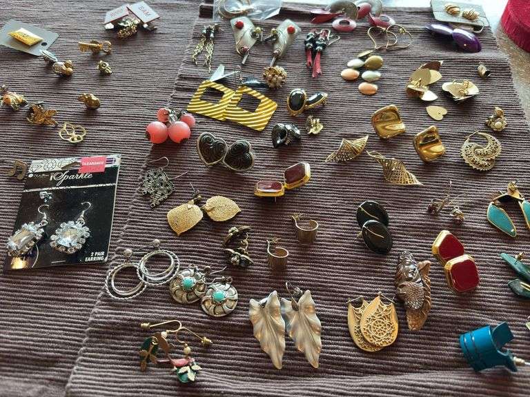Earrings, pins image