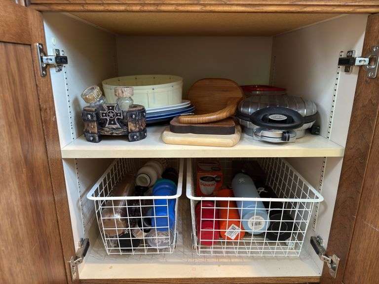 Cutting boards, Hydro Flask water bottles, serving dishes, waffle maker, banana hanger, etc “E” image