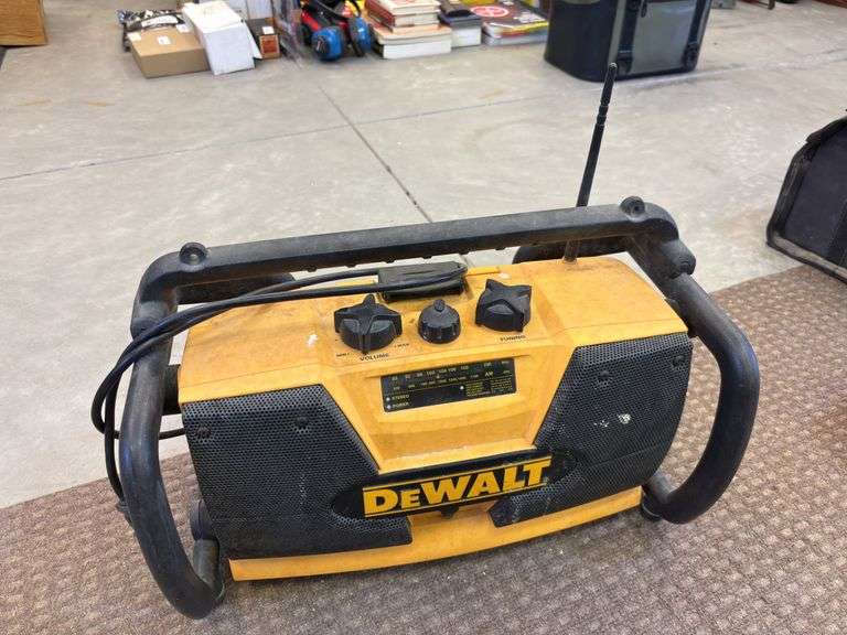 Dewalt 1-hr. NiCd Battery charger image