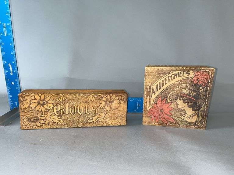 Embossed handkerchief and glove boxes image