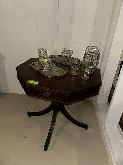 30" octagon Duncan Phyfe table w/ 2 drawers and leather top NO CONTENTS