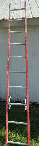 10’ straight ladder image