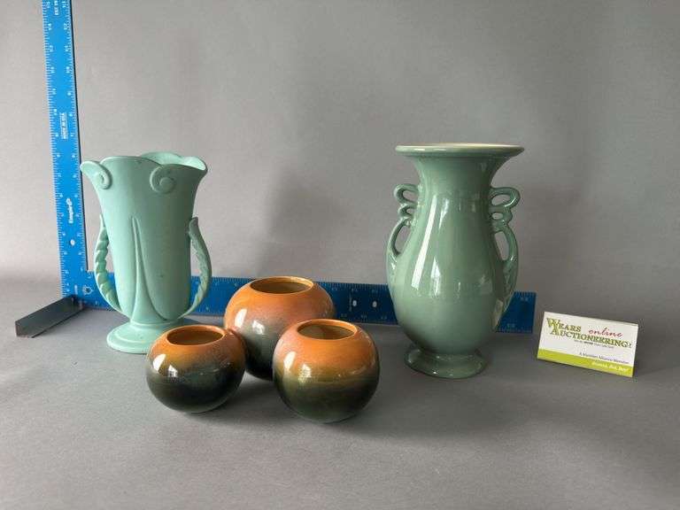 Pottery including Hull, Abington, Haeger (chip) image