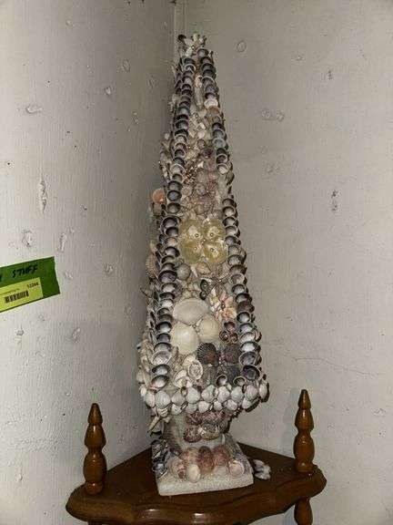 Sea shells and sea shell art