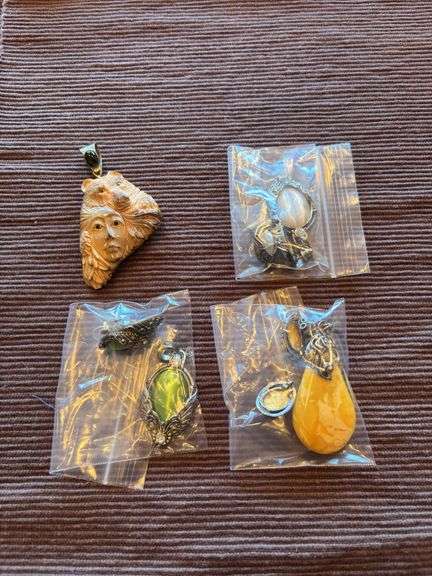 Pendant and earring sets, Bear pendant image