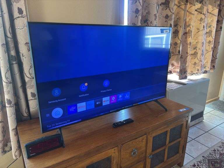 50 inch Samsung flatscreen smart TV July 2020