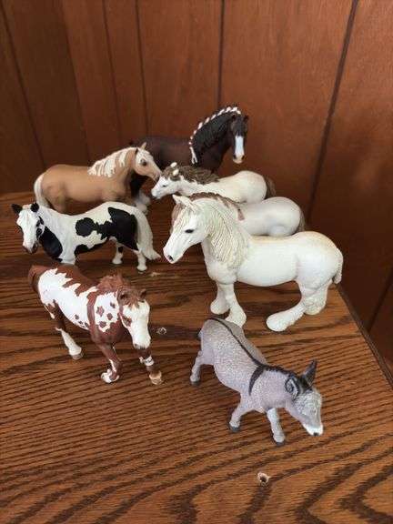 Resin horses, most appear to be Schleich image