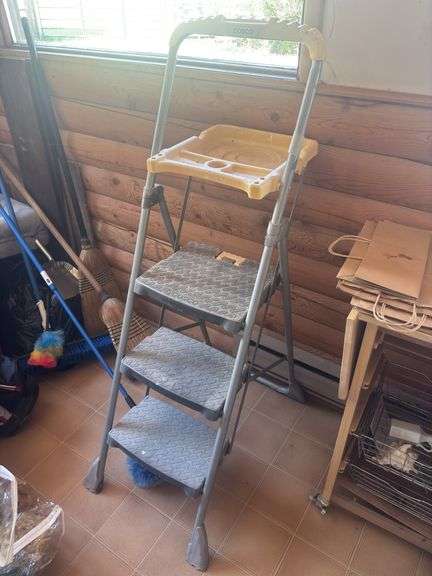 4 foot Cosco painters step ladder image