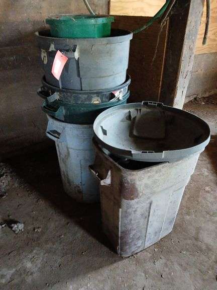 Qty of garbage cans image