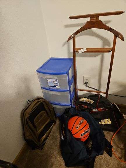 Plastic Storage Container on Wheels, Men's Dressing Stand, New Bags