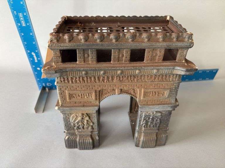 Arc De Triomphe Candle Holder image