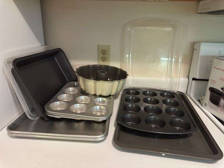 Cookie sheets, cake pans and bakeware