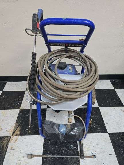 Yamaha brand 3000 psi, gas engine power washer w/ Cat model 4GXT31 pump hose and incomplete wand image