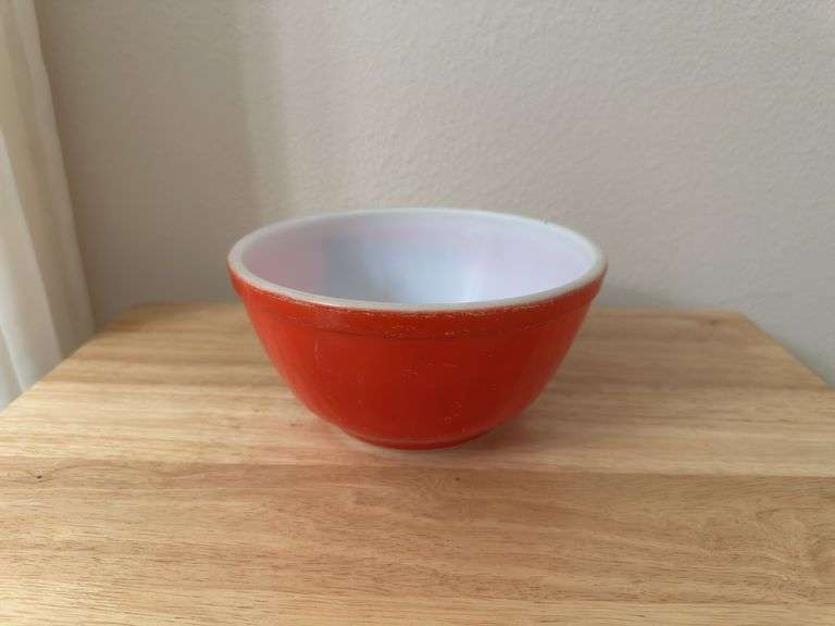 Red Pyrex mixing bowl, no number on bottom 402 size