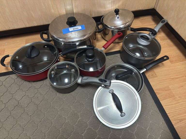 Various Pots and pans all in good condition! image