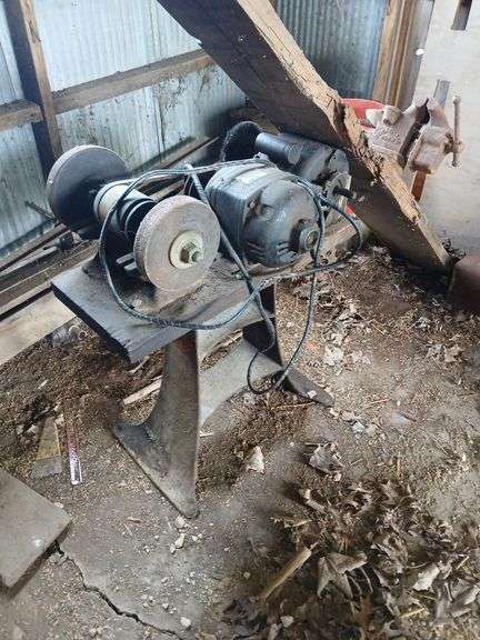 Old grinder and bench vise image