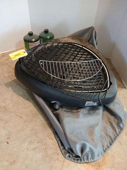 Coleman Roadtrip portable LP grill & cylinders image
