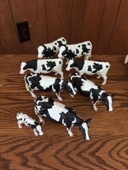 Collection of milkers, most appear to be Schleich image