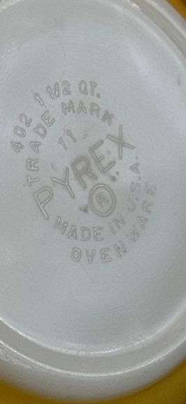 Pyrex No. 402 yellow mixing bowl
