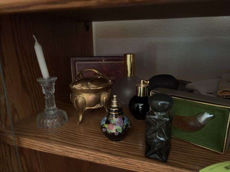 Metal ring box, perfume atomizer, handiwork, etc...