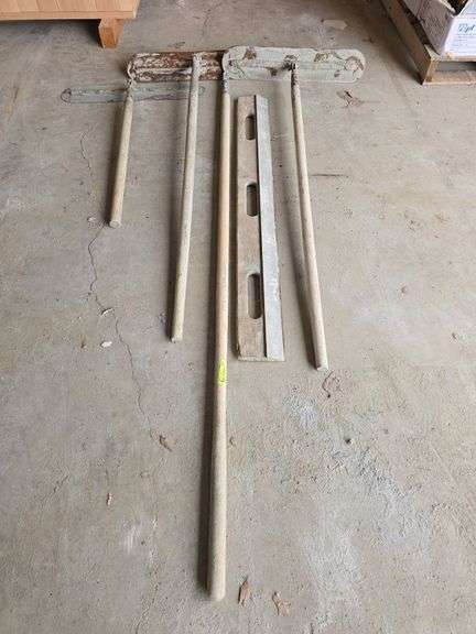 (3) 24" Fresnos w/ handle, extra handle and 48" screed board image